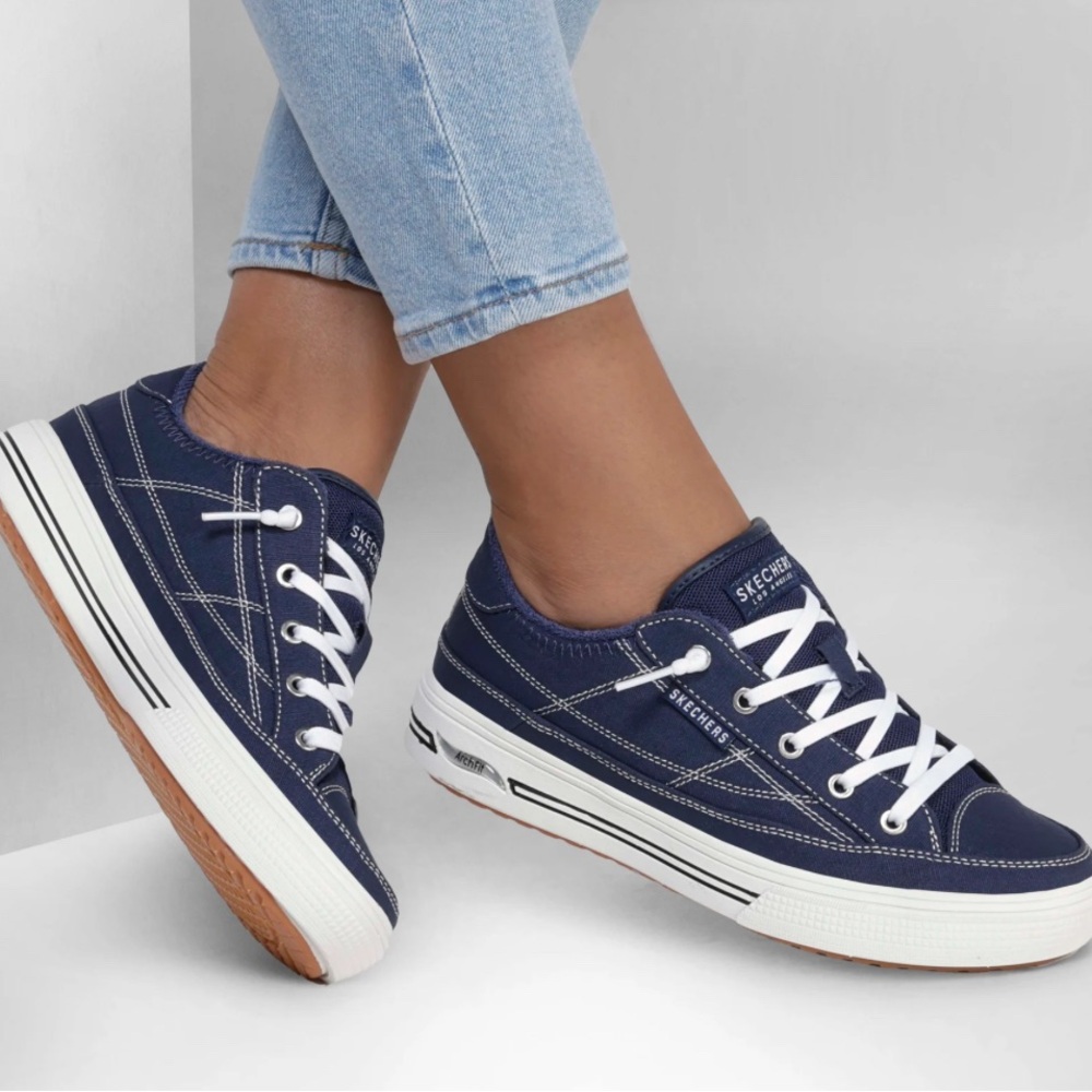 Skechers Women's Arcade Sneakers Sz US 5M Women